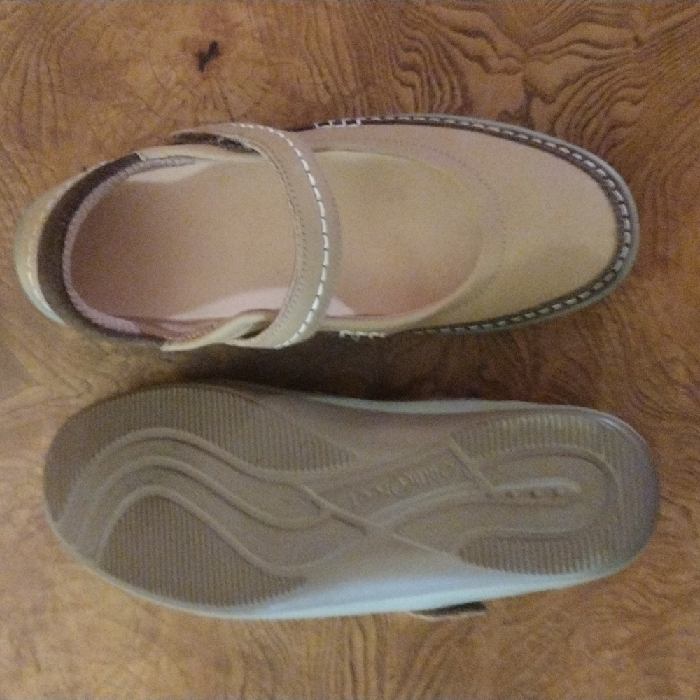 Shoes - Picture 2 of 4